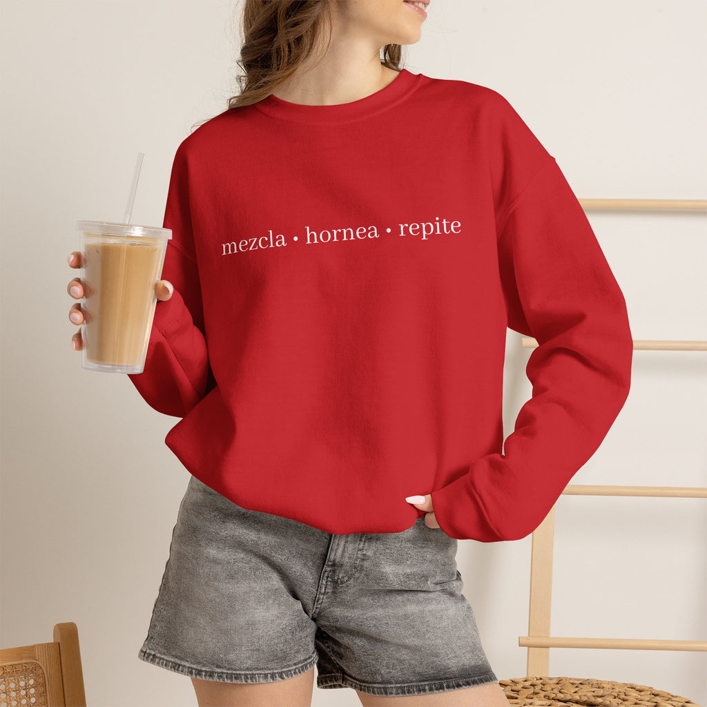 mezcla • hornea • repite crewneck