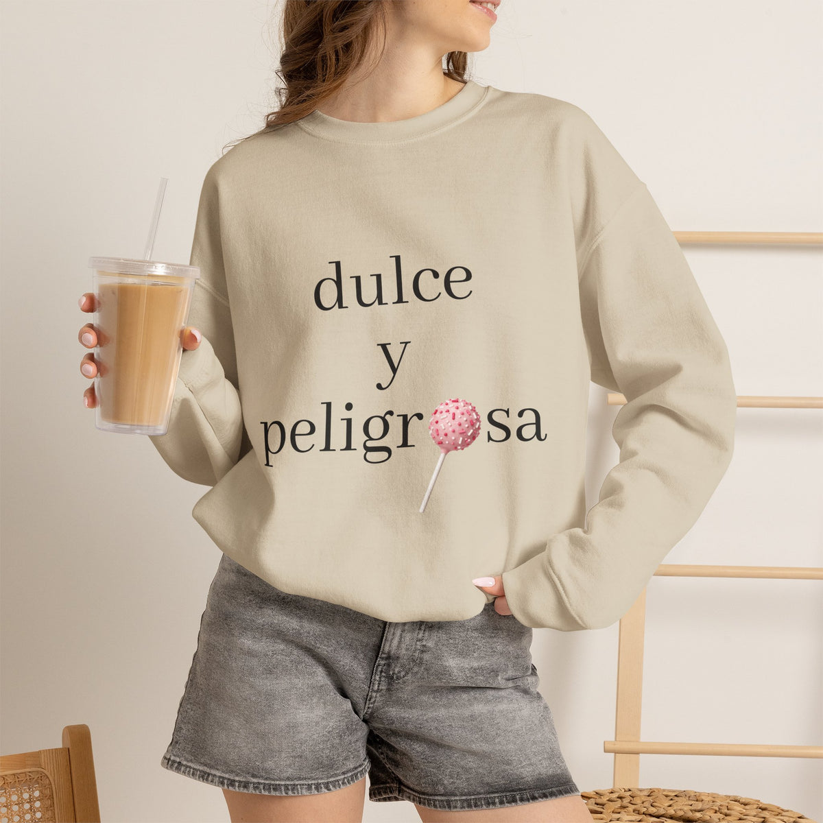 Dulce y Peligrosa Crewneck