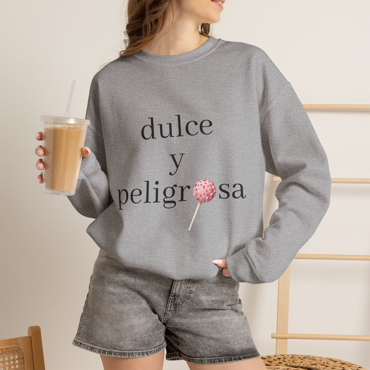 Dulce y Peligrosa Crewneck